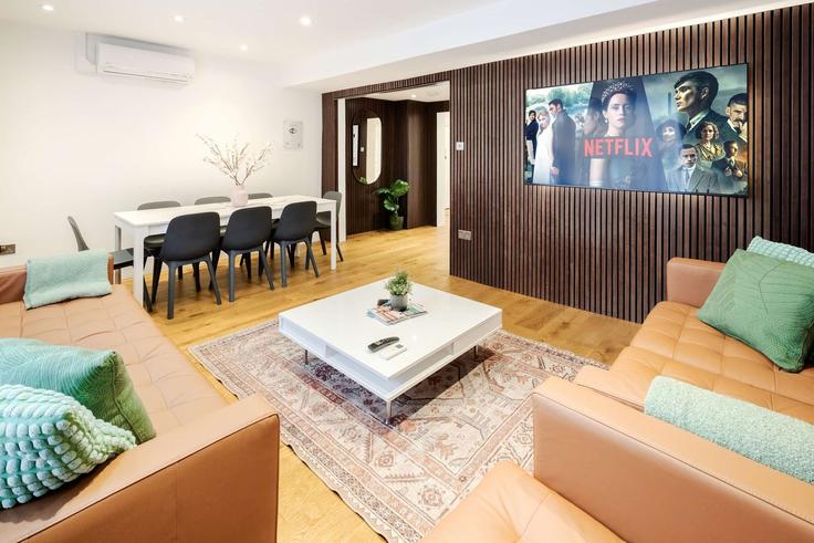 Elegant gestaltetes Wohnzimmer mit moderner Einrichtung in einer Wohnung im Building Devonshire Place - londoners - 1359594 in City of Westminster, London