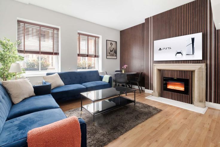 Elegant gestaltetes Wohnzimmer mit moderner Einrichtung in einer Wohnung im Building Balfour Place - londoners - 1359598 in City of Westminster, London