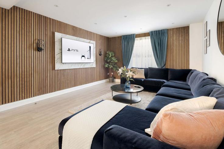 Elegant gestaltetes Wohnzimmer mit moderner Einrichtung in einer Wohnung im Building B509 - londoners - 1359593 in London Borough of Camden, London