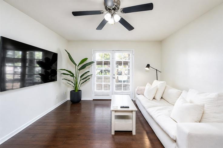 Scottsdale, Scottsdale에 위치한 Building North 78th Street - lotus-and-loom-rentals - 1540138 유닛의 세련된 인테리어가 돋보이는 거실