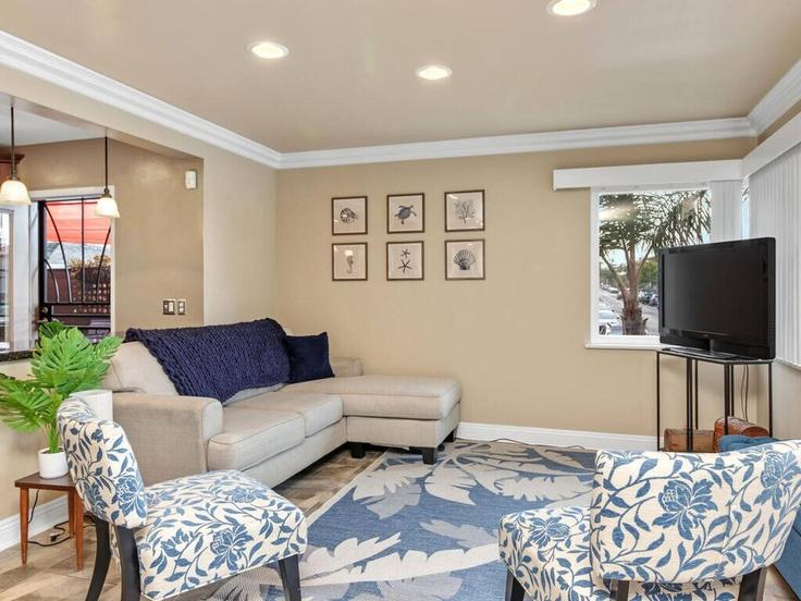 Salle de séjour élégante avec mobilier moderne dans un appartement à Building South Horne Street - love-living-management - 1559823 à Oceanside, Oceanside Salle de séjour élégante avec mobilier moderne dans un appartement à Building South Horne Street - love-living-management - 1559823 à Oceanside, Oceanside
