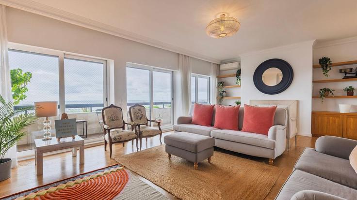 Building Avenida Doutor Mário Moutinho - lovelystay - 1397978 adresindeki bir dairede modern mobilyalarla zarif bir şekilde tasarlanmış oturma odası Belém, Lisbon Building Avenida Doutor Mário Moutinho - lovelystay - 1397978 adresindeki bir dairede modern mobilyalarla zarif bir şekilde tasarlanmış oturma odası Belém, Lisbon