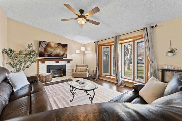 Elegante sala de estar con mobiliario moderno en un apartamento en Building Los Amigos Drive - lussostay - 1345335 en Sparks, Sparks Elegante sala de estar con mobiliario moderno en un apartamento en Building Los Amigos Drive - lussostay - 1345335 en Sparks, Sparks