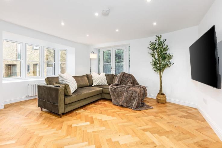 London Borough of Southwark, London에 위치한 Building Crofton Road - lux-host - 1523541 유닛의 세련된 인테리어가 돋보이는 거실 London Borough of Southwark, London에 위치한 Building Crofton Road - lux-host - 1523541 유닛의 세련된 인테리어가 돋보이는 거실
