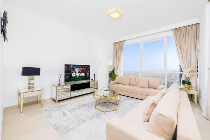 Sala de estar elegantemente projetada com móveis modernos em um apartamento no Building The Walk - luxelivingcollection - 1403570 em Dubai Marina, Dubai Sala de estar elegantemente projetada com móveis modernos em um apartamento no Building The Walk - luxelivingcollection - 1403570 em Dubai Marina, Dubai