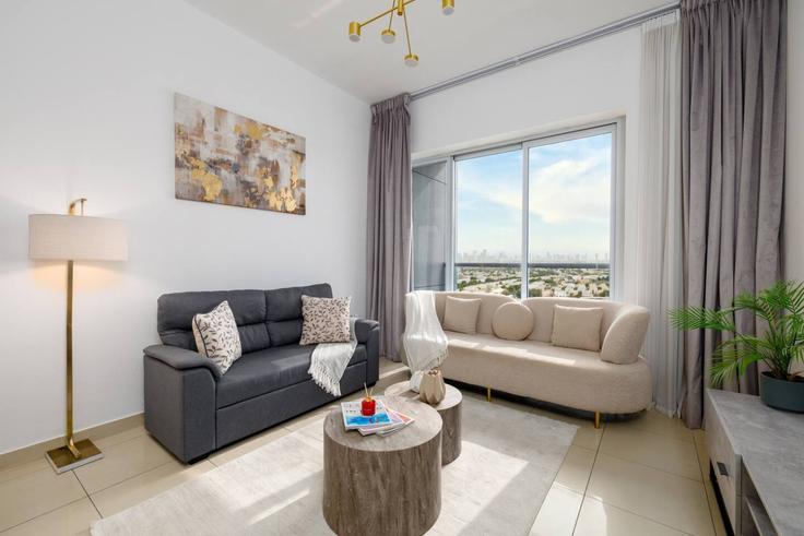 Al Thanyah Fifth, Dubai에 위치한 Building Armada P3 - luxelivingcollection - 1695887 유닛의 세련된 인테리어가 돋보이는 거실 Al Thanyah Fifth, Dubai에 위치한 Building Armada P3 - luxelivingcollection - 1695887 유닛의 세련된 인테리어가 돋보이는 거실