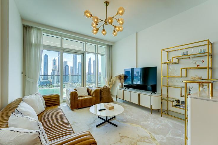 Elegante sala de estar con mobiliario moderno en un apartamento en Building Tariaq Bedon Esm - luxfolio-retreats - 1515300 en Marsa Dubai, Dubai