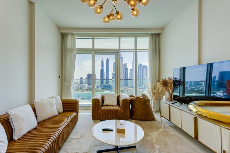 Dubai Marsa DubaiのBuilding Tariaq Bedon Esm - luxfolio-retreats - 1515300のアパートメントにある、モダンな家具を備えたエレガントなデザインのリビングルーム