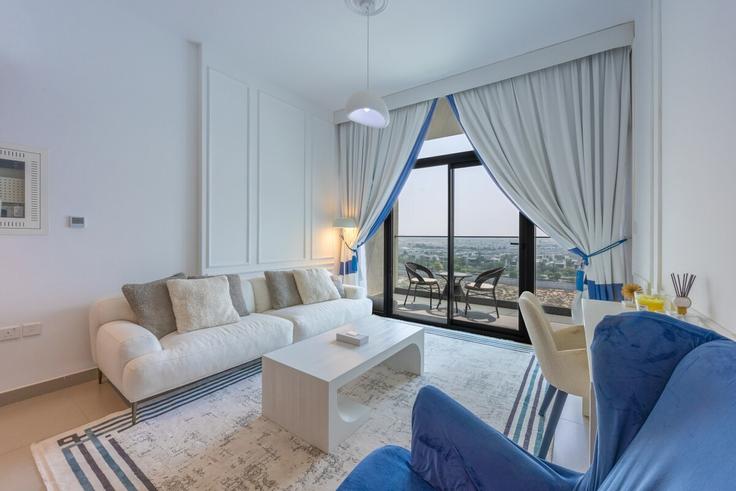 Dubai Hills Estate, Dubai에 위치한 Building Tariaq Bedon Esm - luxfolio-retreats - 1515386 유닛의 세련된 인테리어가 돋보이는 거실