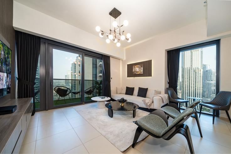 Sala de estar elegantemente projetada com móveis modernos em um apartamento no Building Sheikh Mohammed bin Rashid Boulevard - luxfolio-retreats - 1515387 em Burj Khalifa, Dubai