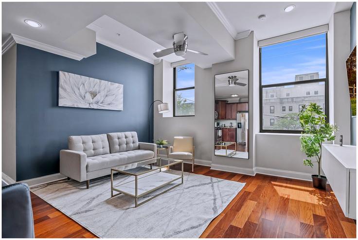Elegant gestaltetes Wohnzimmer mit moderner Einrichtung in einer Wohnung im Building North 5th Street - luxora - 1055936 in Philadelphia, Philadelphia