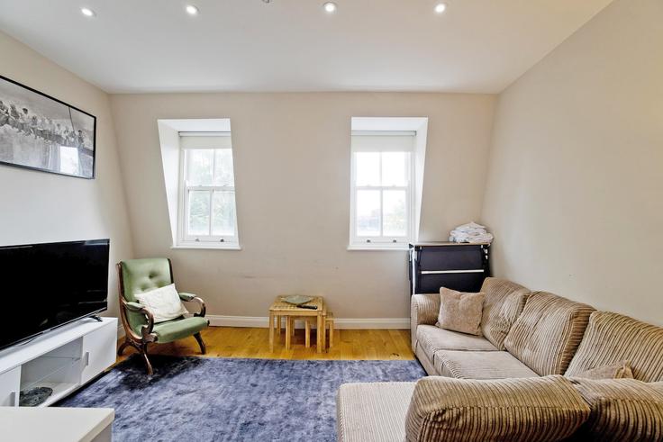 Royal Borough of Kensington and Chelsea, London에 위치한 Building Cromwell Road - luxury-cromwell-residences-ltd - 1508876 유닛의 세련된 인테리어가 돋보이는 거실 Royal Borough of Kensington and Chelsea, London에 위치한 Building Cromwell Road - luxury-cromwell-residences-ltd - 1508876 유닛의 세련된 인테리어가 돋보이는 거실