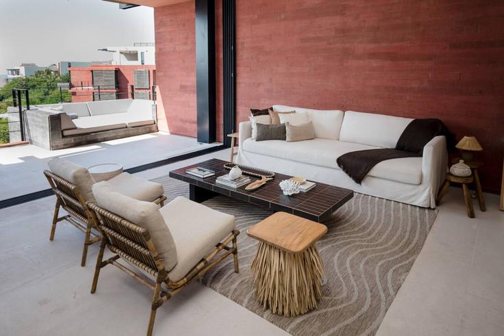 Sayulita SayulitaのBuilding Calle Independencia - luxury-properties-and-guest-services-sa-de-cv - 1645604のアパートメントにある、モダンな家具を備えたエレガントなデザインのリビングルーム