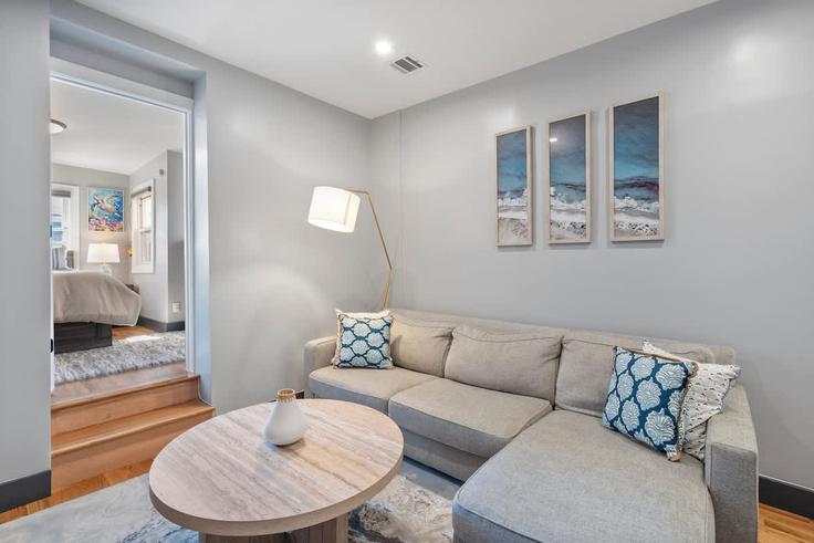 Jersey City, Jersey City에 위치한 Building Palisade Avenue - luxury-rentals-usa - 1470330 유닛의 세련된 인테리어가 돋보이는 거실