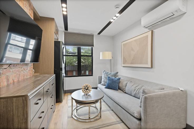 Jersey City, Jersey City에 위치한 Building Franklin Street - luxury-rentals-usa - 1470322 유닛의 세련된 인테리어가 돋보이는 거실