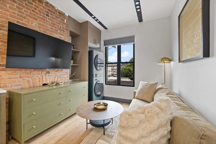 Jersey City, Jersey City에 위치한 Building Franklin Street - luxury-rentals-usa - 1470317 유닛의 세련된 인테리어가 돋보이는 거실