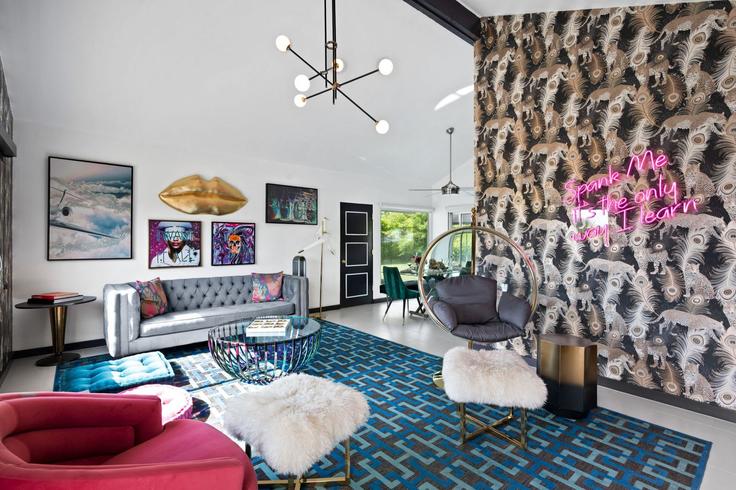 Building North Bahada Road - luxus-vacation-properties - 1627276 adresindeki bir dairede modern mobilyalarla zarif bir şekilde tasarlanmış oturma odası Palm Springs, Palm Springs Building North Bahada Road - luxus-vacation-properties - 1627276 adresindeki bir dairede modern mobilyalarla zarif bir şekilde tasarlanmış oturma odası Palm Springs, Palm Springs