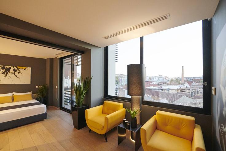 Central Athens, Athens에 위치한 Building Evmolpidon - ma-maison-yr - 1373806 유닛의 세련된 인테리어가 돋보이는 거실 Central Athens, Athens에 위치한 Building Evmolpidon - ma-maison-yr - 1373806 유닛의 세련된 인테리어가 돋보이는 거실