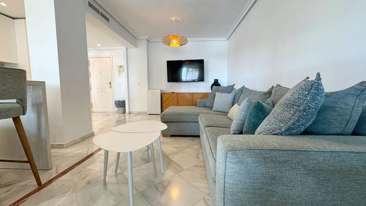 Marbella MarbellaのBuilding Calle Río Tajo - mabellabanus - 1332397のアパートメントにある、モダンな家具を備えたエレガントなデザインのリビングルーム Marbella MarbellaのBuilding Calle Río Tajo - mabellabanus - 1332397のアパートメントにある、モダンな家具を備えたエレガントなデザインのリビングルーム