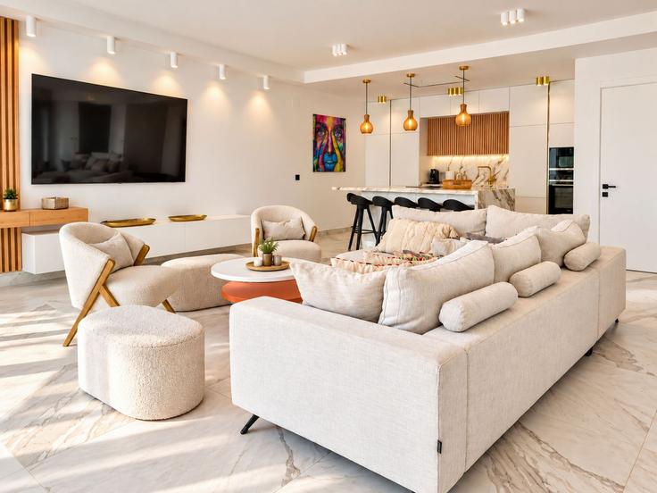 Elegante sala de estar con mobiliario moderno en un apartamento en Building Calle Sand - mabellabanus - 1332391 en Marbella, Marbella Elegante sala de estar con mobiliario moderno en un apartamento en Building Calle Sand - mabellabanus - 1332391 en Marbella, Marbella