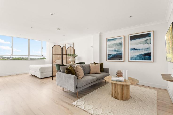 Elegante sala de estar con mobiliario moderno en un apartamento en Building Spring Street - madecomfy - 1560777 en Bondi Junction, Sydney Elegante sala de estar con mobiliario moderno en un apartamento en Building Spring Street - madecomfy - 1560777 en Bondi Junction, Sydney