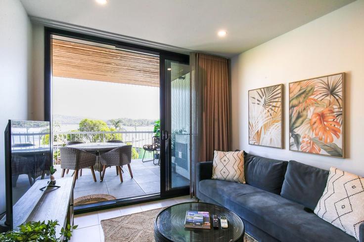 Batemans Bay, Batemans Bay에 위치한 Building Herarde Street - madecomfy - 1560545 유닛의 세련된 인테리어가 돋보이는 거실 Batemans Bay, Batemans Bay에 위치한 Building Herarde Street - madecomfy - 1560545 유닛의 세련된 인테리어가 돋보이는 거실