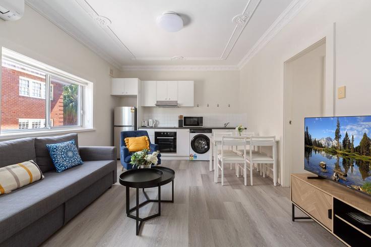 Sydney ManlyのBuilding Addison Road - madecomfy - 1560289のアパートメントにある、モダンな家具を備えたエレガントなデザインのリビングルーム Sydney ManlyのBuilding Addison Road - madecomfy - 1560289のアパートメントにある、モダンな家具を備えたエレガントなデザインのリビングルーム