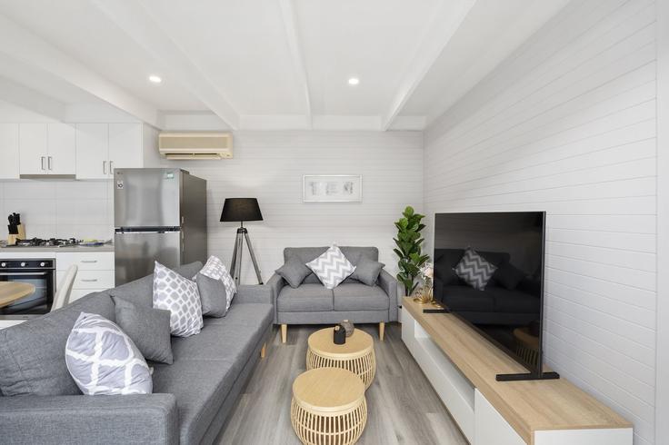 Melbourne RosebudのBuilding Murray-Anderson Road - madecomfy - 1560256のアパートメントにある、モダンな家具を備えたエレガントなデザインのリビングルーム