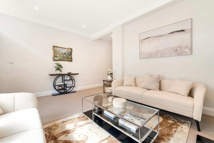 Elegante sala de estar con mobiliario moderno en un apartamento en Building Hugh Street - madestays - 1264160 - LON en City of Westminster, London