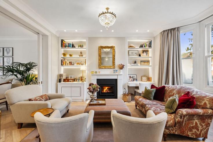 Salle de séjour élégante avec mobilier moderne dans un appartement à Building Brompton Place - madestays - 1038963 à City of Westminster, London