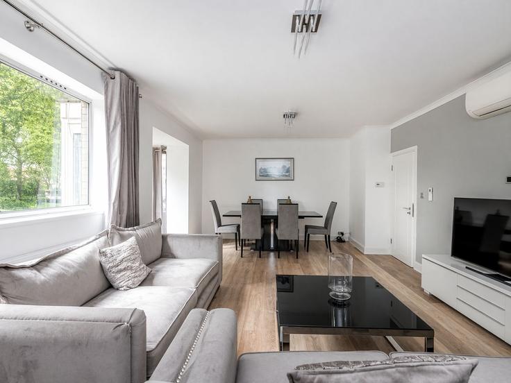 Building Connaught Square - madestays - 1038966 adresindeki bir dairede modern mobilyalarla zarif bir şekilde tasarlanmış oturma odası City of Westminster, London
