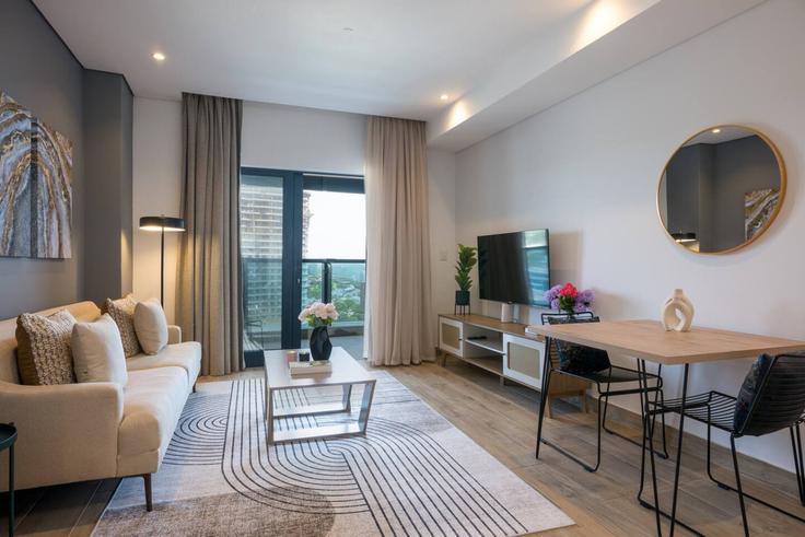 Elegant gestaltetes Wohnzimmer mit moderner Einrichtung in einer Wohnung im Building Lagoon Drive - mafadi-air - 1525133 in Umhlanga, uMhlanga Elegant gestaltetes Wohnzimmer mit moderner Einrichtung in einer Wohnung im Building Lagoon Drive - mafadi-air - 1525133 in Umhlanga, uMhlanga