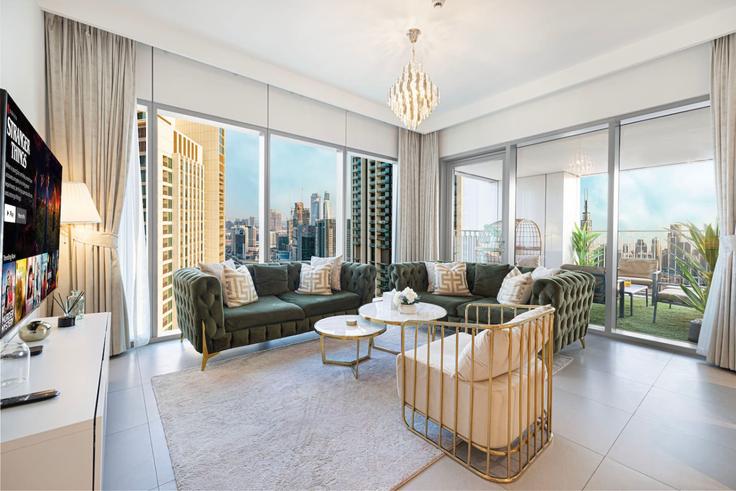 Building Tariaq Bedon Esm - mahogany - 1501107 adresindeki bir dairede modern mobilyalarla zarif bir şekilde tasarlanmış oturma odası Za'abeel, Dubai