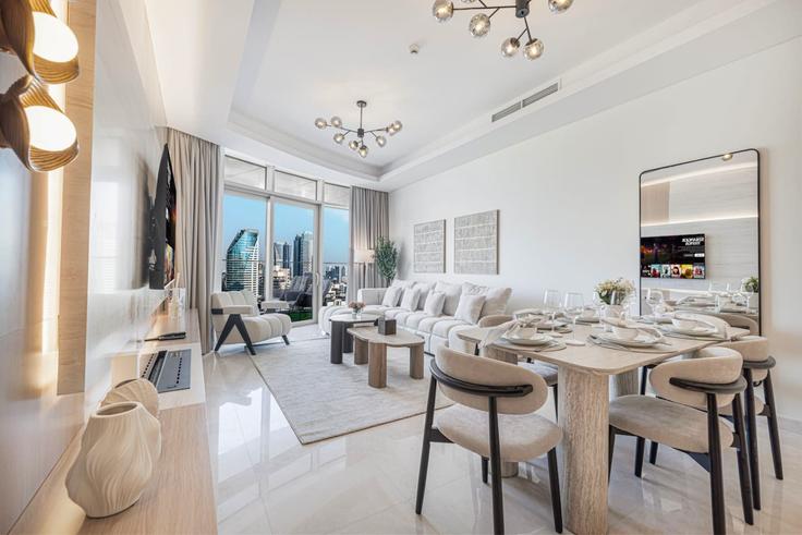 Building Burj Khalifa Boulevard - mahogany - 1501108 adresindeki bir dairede modern mobilyalarla zarif bir şekilde tasarlanmış oturma odası Burj Khalifa, Dubai