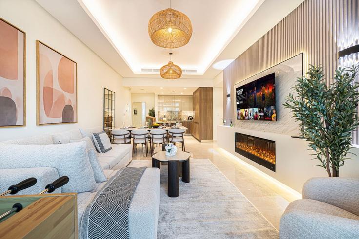 Salle de séjour élégante avec mobilier moderne dans un appartement à Building Down Town Road - mahogany - 1501115 à Burj Khalifa, Dubai