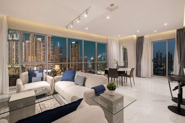 Building Burj Residence 7 - majestay - 1031451 adresindeki bir dairede modern mobilyalarla zarif bir şekilde tasarlanmış oturma odası Downtown Dubai, Dubai