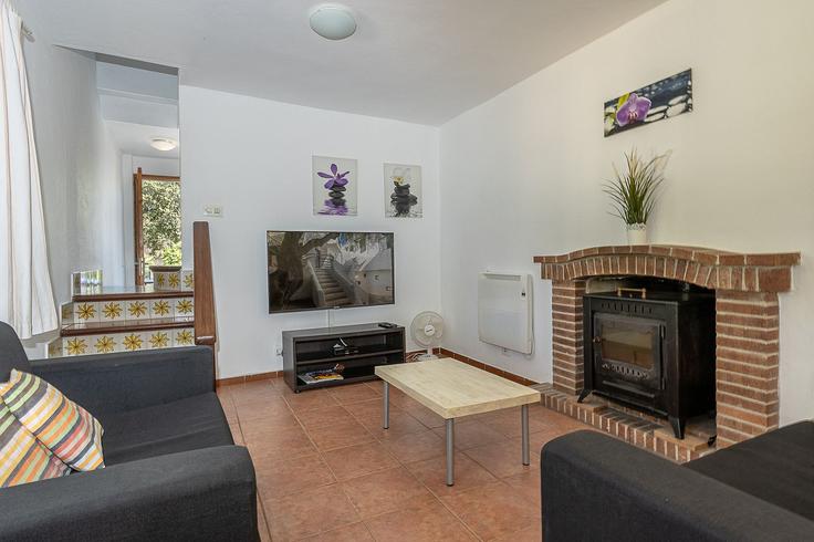 Elegant gestaltetes Wohnzimmer mit moderner Einrichtung in einer Wohnung im Building Diseminado Poligono 4 - mallorca-north-villas-houses-apartments - 1366448 in Pollença, Pollença Elegant gestaltetes Wohnzimmer mit moderner Einrichtung in einer Wohnung im Building Diseminado Poligono 4 - mallorca-north-villas-houses-apartments - 1366448 in Pollença, Pollença