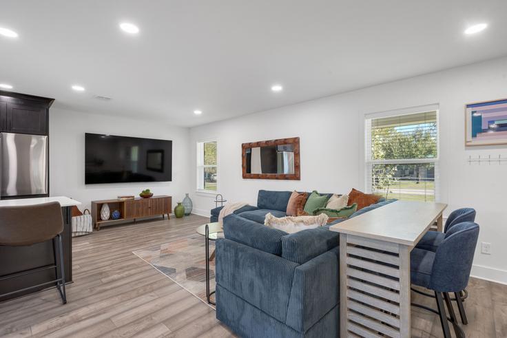 College Station, College Station 소재 Building Armistead Street - manageway - 1344599 유닛에 마련된, 현대적인 가구로 꾸며진 우아한 디자인의 거실