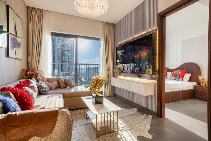 Elegant gestaltetes Wohnzimmer mit moderner Einrichtung in einer Wohnung im Building Tariaq Bedon Esm - manzil-life - 1382437 in Nad Al Sheba, Dubai