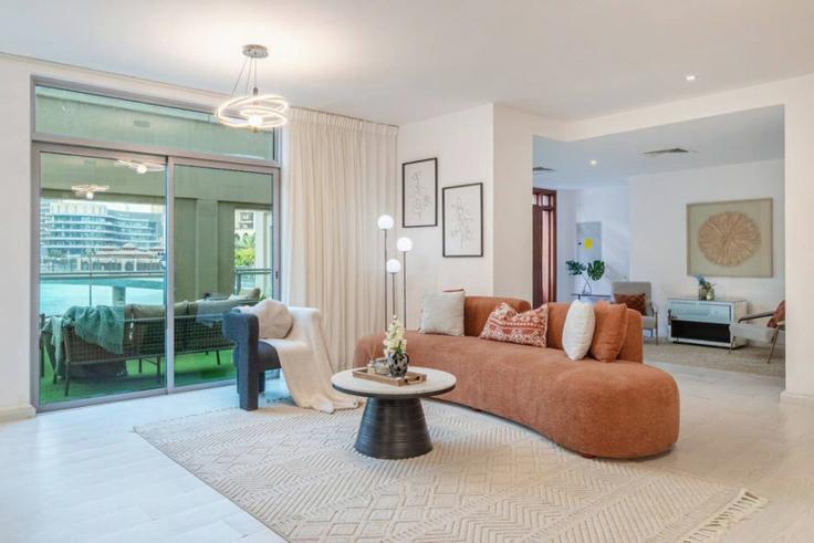 Burj Khalifa, Dubai에 위치한 Building Tariaq Bedon Esm - manzil-life - 1382180 유닛의 세련된 인테리어가 돋보이는 거실