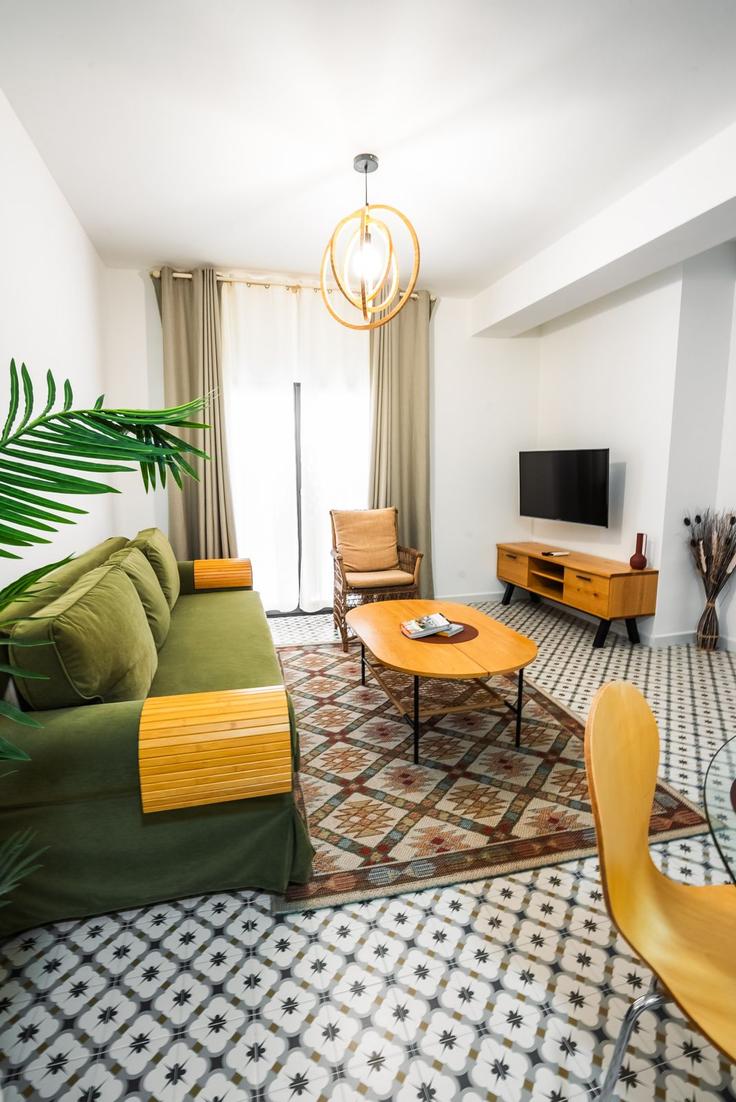 Elegant gestaltetes Wohnzimmer mit moderner Einrichtung in einer Wohnung im Building Plaza de San Bernabé - marbella-village - 1344015 in Marbella, Marbella