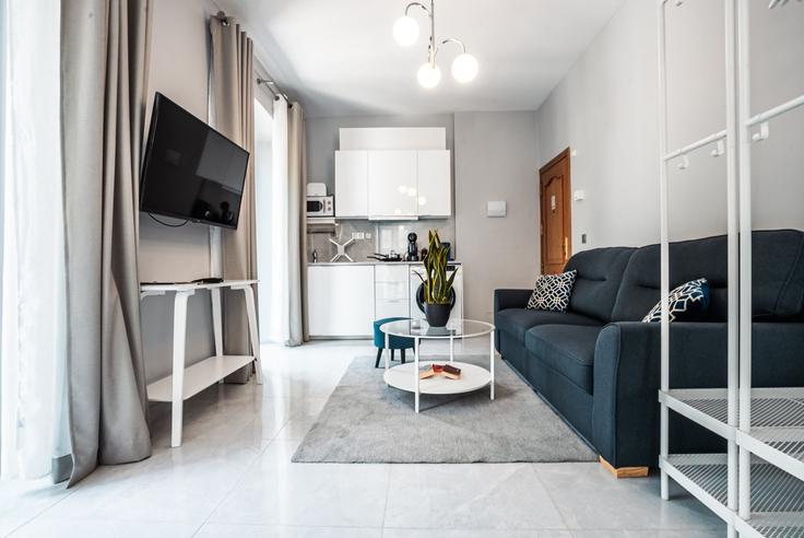 Elegant gestaltetes Wohnzimmer mit moderner Einrichtung in einer Wohnung im Building Calle Montenebros - marbella-village - 1344017 in Marbella, Marbella