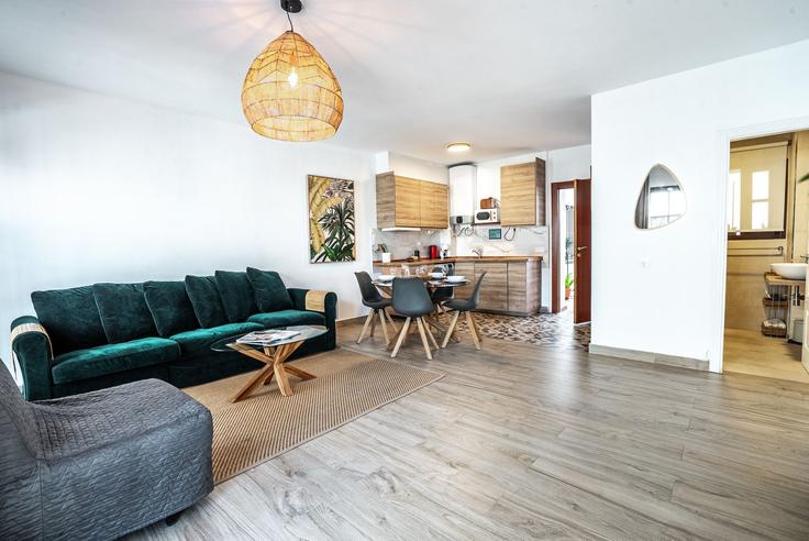 Salle de séjour élégante avec mobilier moderne dans un appartement à Building Plaza de San Bernabé - marbella-village - 1344023 à Marbella, Marbella