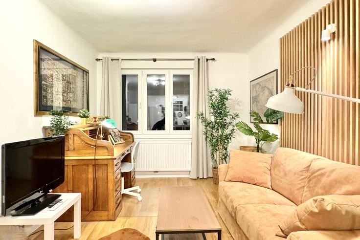 Vienna ViennaのBuilding Bergsteiggasse - maria-lee - 1514908のアパートメントにある、モダンな家具を備えたエレガントなデザインのリビングルーム Vienna ViennaのBuilding Bergsteiggasse - maria-lee - 1514908のアパートメントにある、モダンな家具を備えたエレガントなデザインのリビングルーム