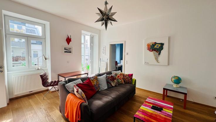 Salle de séjour élégante avec mobilier moderne dans un appartement à Building Weiglgasse - maria-lee - 1514906 à Vienna, Vienna