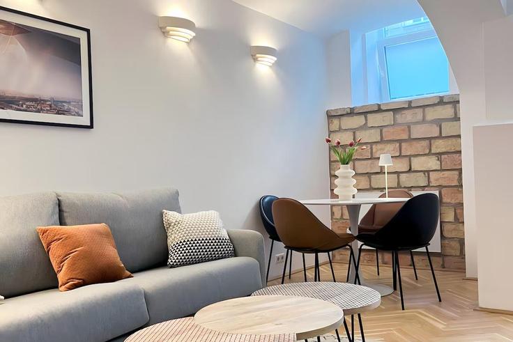 Sala de estar elegantemente projetada com móveis modernos em um apartamento no Building Rollingergasse - martin-moessmer - 1302570 - VIE em Vienna, Vienna Sala de estar elegantemente projetada com móveis modernos em um apartamento no Building Rollingergasse - martin-moessmer - 1302570 - VIE em Vienna, Vienna