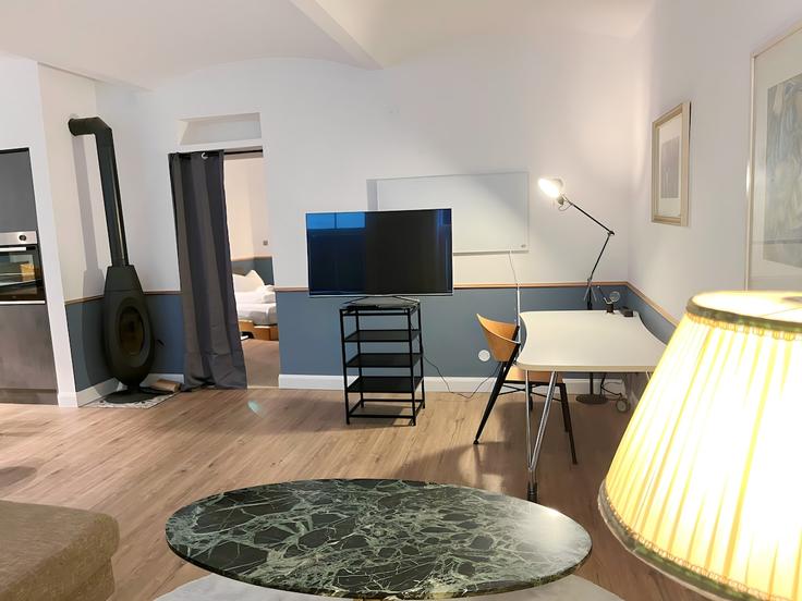 Salle de séjour élégante avec mobilier moderne dans un appartement à Building Ullmannstraße - martin-moessmer - 1302567 - VIE à Vienna, Vienna