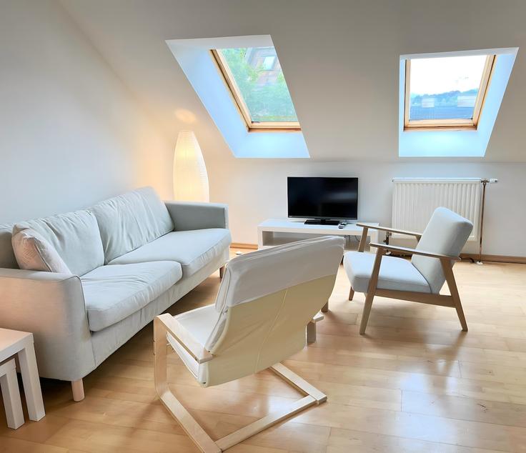 Salle de séjour élégante avec mobilier moderne dans un appartement à Building Rokitanskygasse - martin-moessmer - 1557956 à Vienna, Vienna