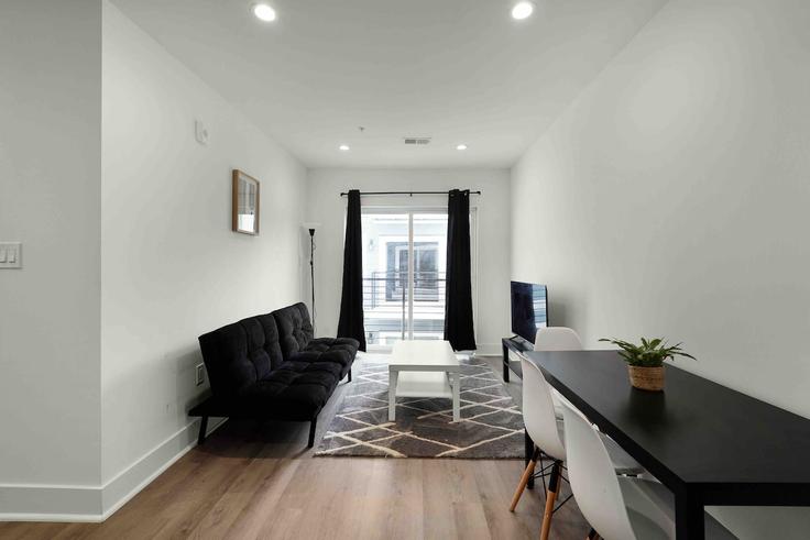 Washington, Washington에 위치한 Building Buchanan Street Northwest - marys-stay - 1573100 유닛의 세련된 인테리어가 돋보이는 거실