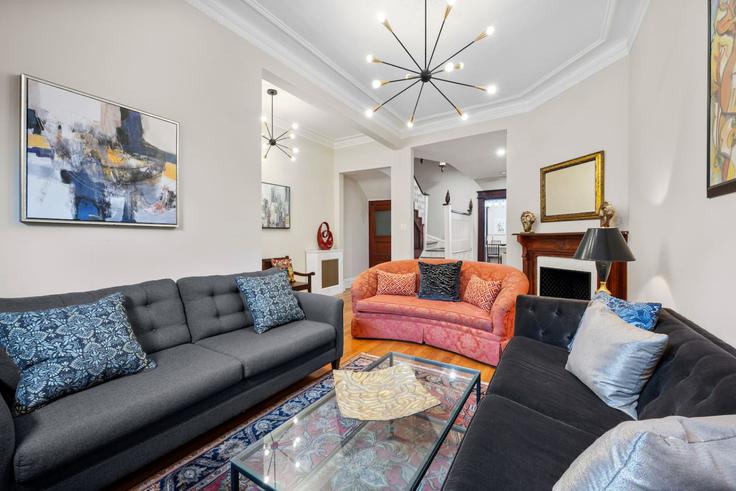 Manhattan, New York에 위치한 Building West 138th Street - max - 1316447 - NYC 아파트의 세련된 인테리어가 돋보이는 거실
